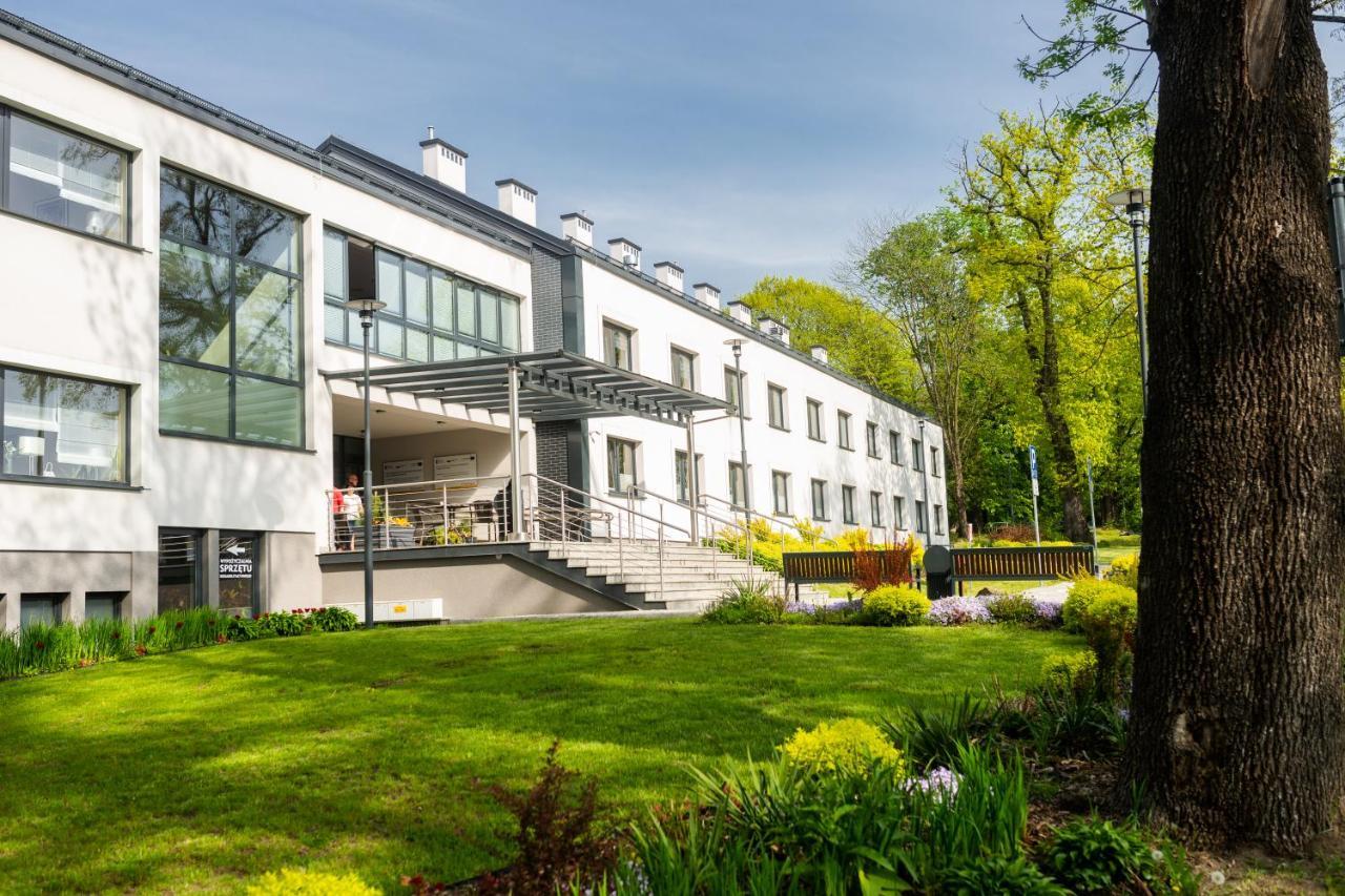 Centrum Rehabilitacji Społecznej i Zawodowej ZAZ Słoneczne Wzgórze Tarnów Exterior foto