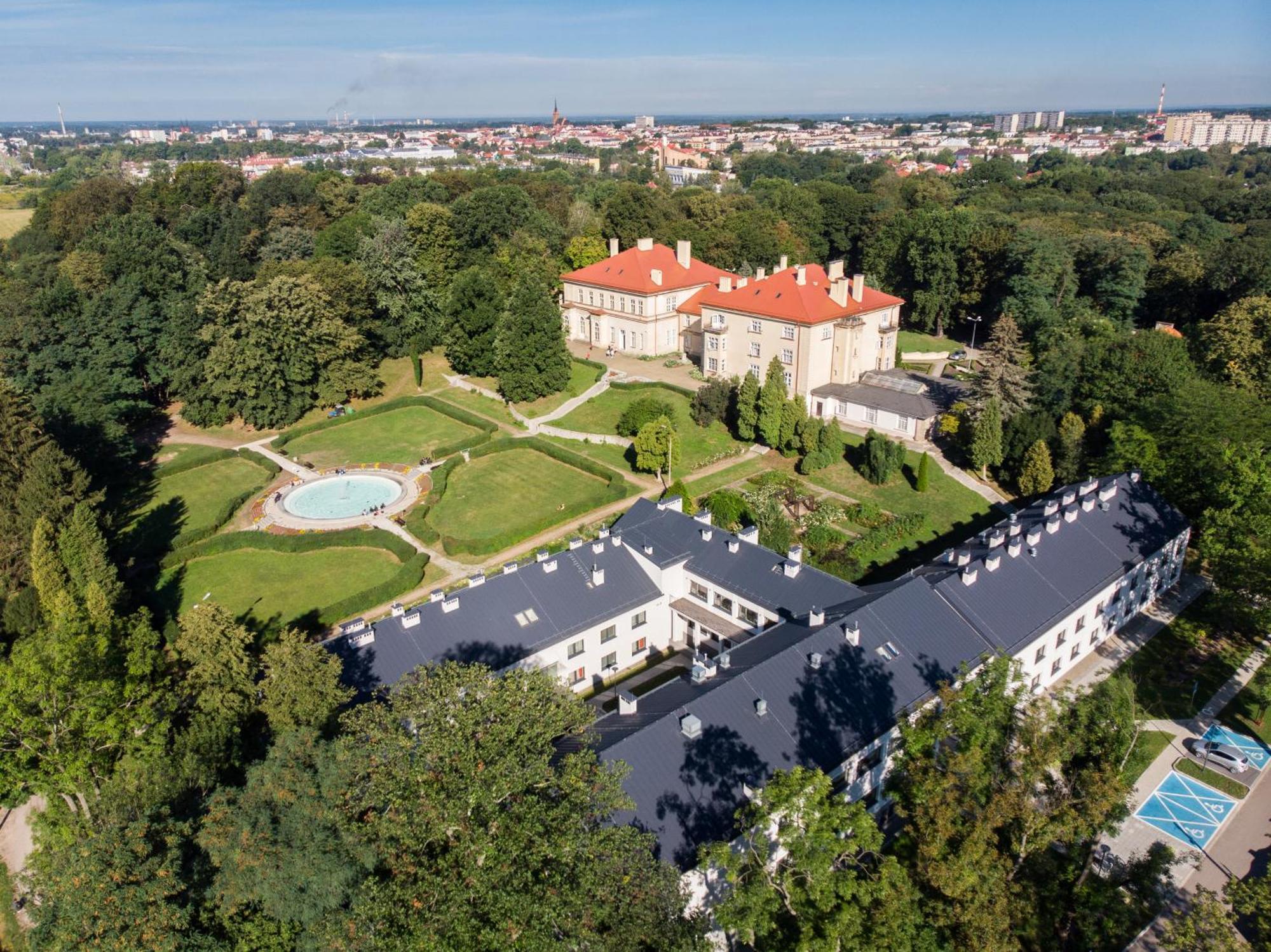 Centrum Rehabilitacji Społecznej i Zawodowej ZAZ Słoneczne Wzgórze Tarnów Exterior foto